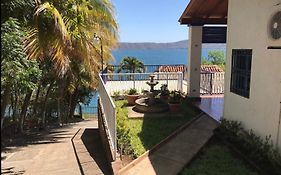 Villa La Giralda - Lakefront - Pool - Relaxation Haven